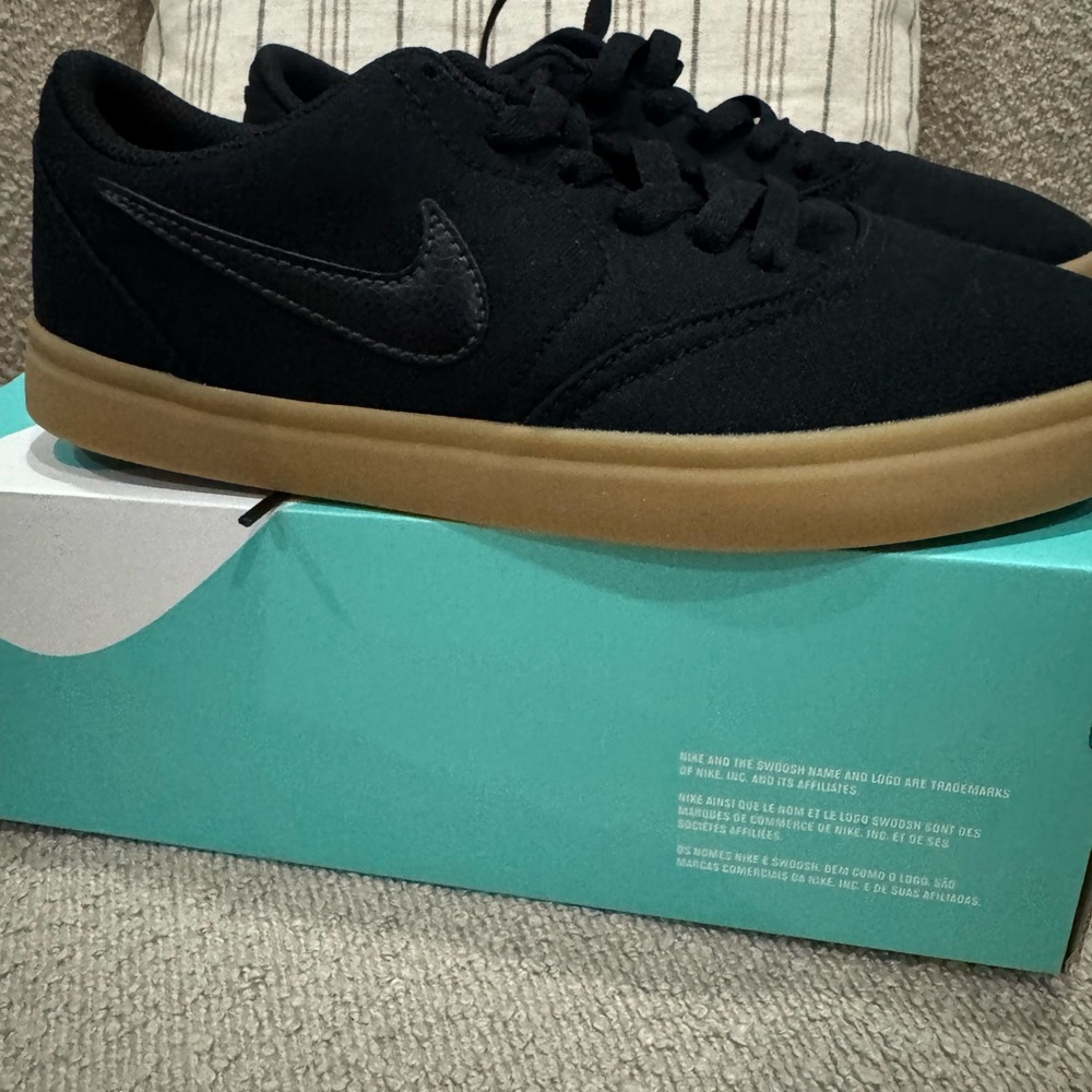 Nike Black Casual Sneakers with Tan Sole-Youth Size 7